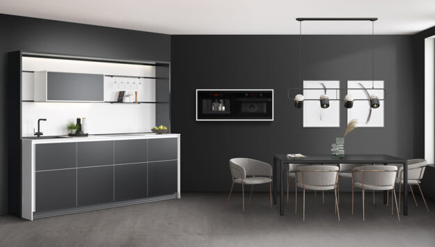 Bild einer schwarz-weißen Küche mit Esstisch