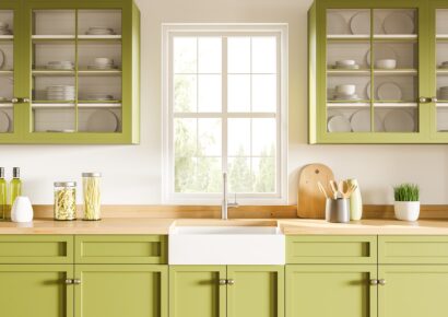 Bild einer hellgrünen Landhausküche