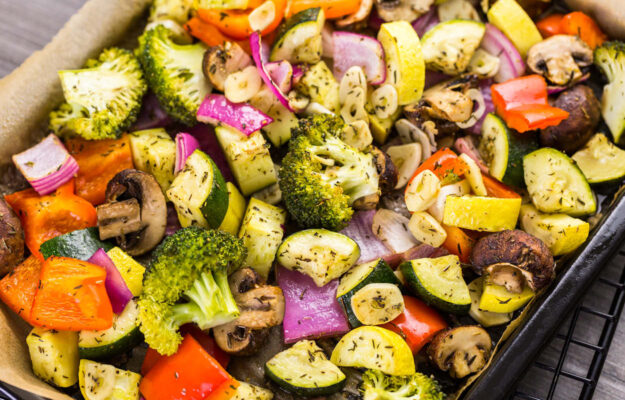 Ofengemüse aus Kombigeräten in der Küche.