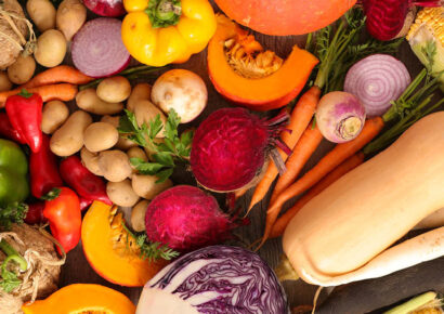 Buntes Arrangement von Gemüse für Saisonale Küche im November.