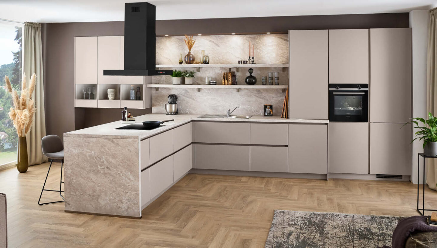 Moderne Nobilia Küche nach Renovierung – offene Raumgestaltung, hochwertige Oberflächen und zeitloses Küchendesign