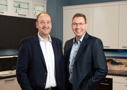 Foto der Inhaber: Links Oliver Ordon und Rechts Frank Gerbert. – Ihr Kontakt bei Küchenstyle