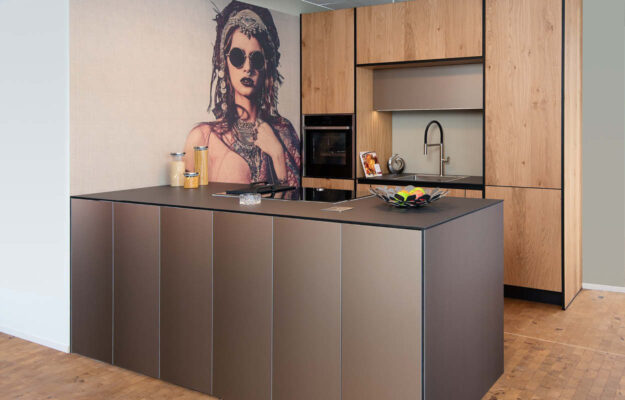 Küchenstyle Lübeck zeigt ein Bild einer grauen Küche aus dem Küchenstudio